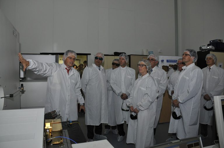 Japan to Invest Up to $21 Billion in New York Chip Factories Semiconductor fabrication cleanroom with chip manufacturing equipment
